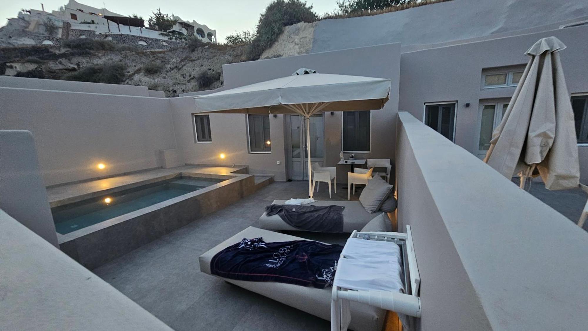 Petroma Cave Suites Vourvoúlos Habitación foto